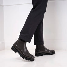 Load image into Gallery viewer, Wing tip chelsea boot black
