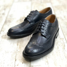 Carica l'immagine nel visualizzatore di Gallery, Long wing tip derby black