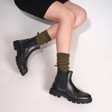 Carica l'immagine nel visualizzatore di Gallery, Wing tip chelsea boot black