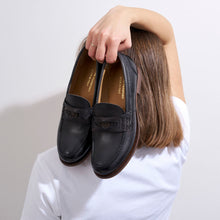 Carica l'immagine nel visualizzatore di Gallery, Coin loafer black