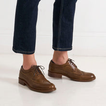 Carica l'immagine nel visualizzatore di Gallery, Long wing tip derby kaki