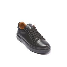 Load image into Gallery viewer, Classic lace-up sneaker black