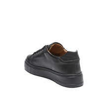Load image into Gallery viewer, Classic lace-up sneaker black
