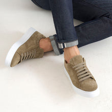 Load image into Gallery viewer, Classic lace-up sneaker taupe