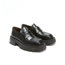 Carica l'immagine nel visualizzatore di Gallery, Penny loafer black