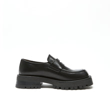 Carica l'immagine nel visualizzatore di Gallery, Penny loafer black