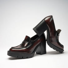 Carica l'immagine nel visualizzatore di Gallery, Heeled penny loafer bordeaux