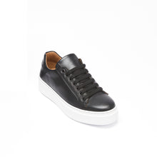 Load image into Gallery viewer, Classic lace-up sneaker black