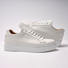 Charger l'image dans la galerie, Classic lace-up sneaker white