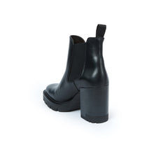 Carica l'immagine nel visualizzatore di Gallery, Heeled chelsea boot black