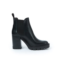 Carica l'immagine nel visualizzatore di Gallery, Heeled chelsea boot black