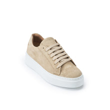 Load image into Gallery viewer, Classic lace-up sneaker beige