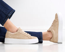 Load image into Gallery viewer, Classic lace-up sneaker beige