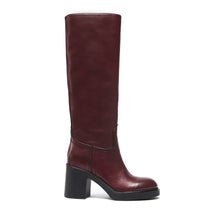 Carica l'immagine nel visualizzatore di Gallery, Heeled high tubular boot bordeaux
