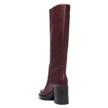 Carica l'immagine nel visualizzatore di Gallery, Heeled high tubular boot bordeaux