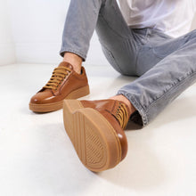 Load image into Gallery viewer, Classic lace-up sneaker tan brown
