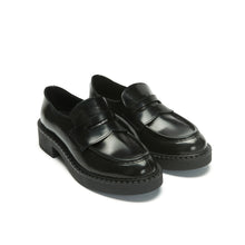 Carica l'immagine nel visualizzatore di Gallery, Penny loafer black