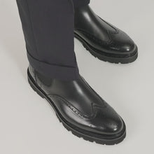 Load and play video in Gallery viewer, Wing tip chelsea boot black