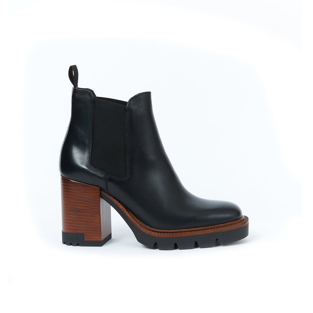 Heeled chelsea boot black