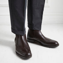 Carica l&#39;immagine nel visualizzatore di Gallery, Wing tip chelsea boot dark brown
