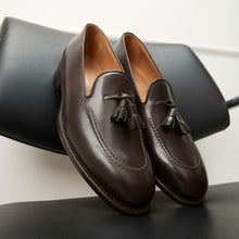 Load image into Gallery viewer, Tassel loafer dark brown
