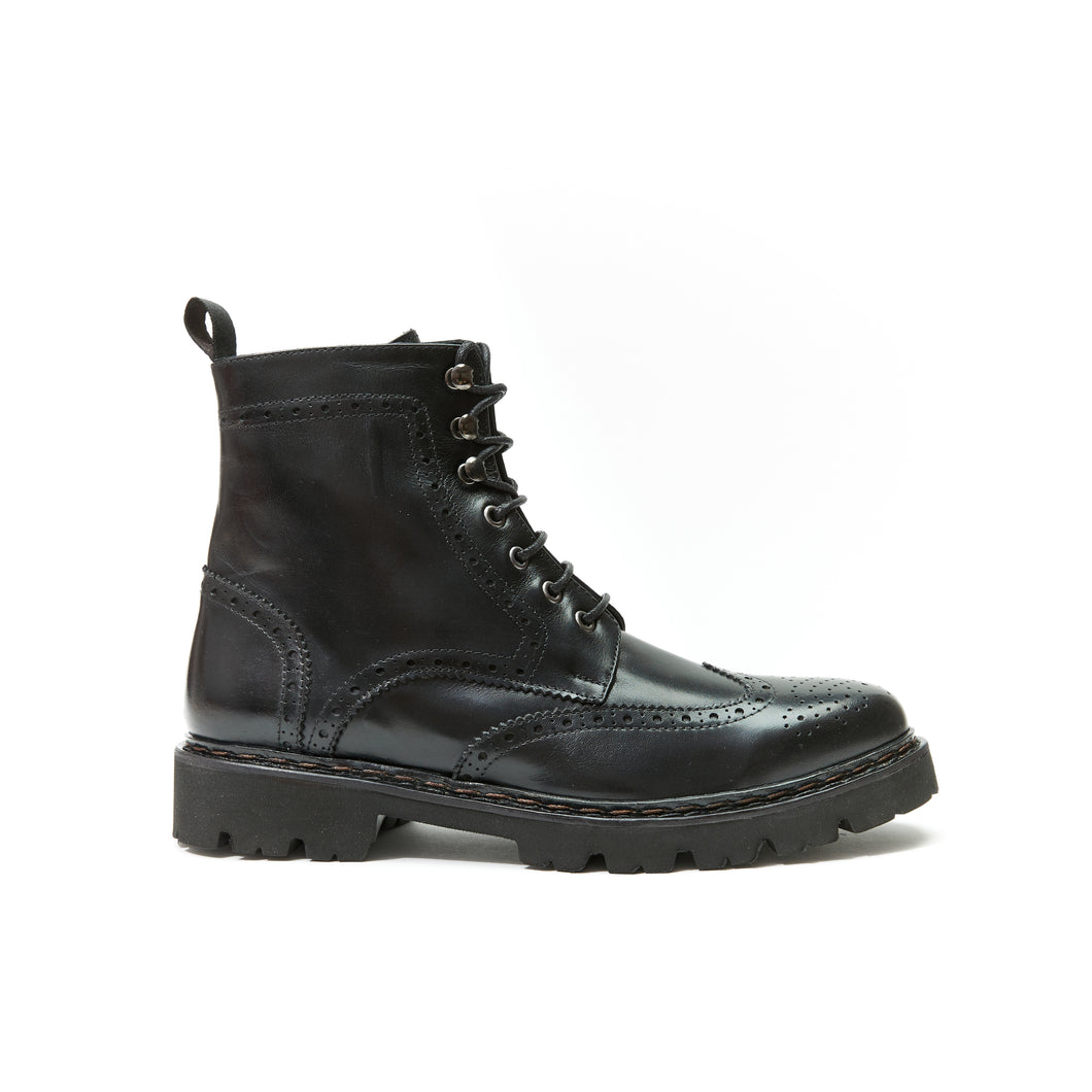 Wing tip derby boot black