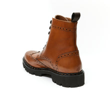 Carica l&#39;immagine nel visualizzatore di Gallery, Wing tip derby boot tan brown
