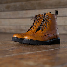 Carica l&#39;immagine nel visualizzatore di Gallery, Wing tip derby boot tan brown
