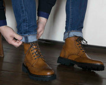 Carica l&#39;immagine nel visualizzatore di Gallery, Wing tip derby boot tan brown
