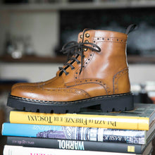 Carica l&#39;immagine nel visualizzatore di Gallery, Wing tip derby boot tan brown
