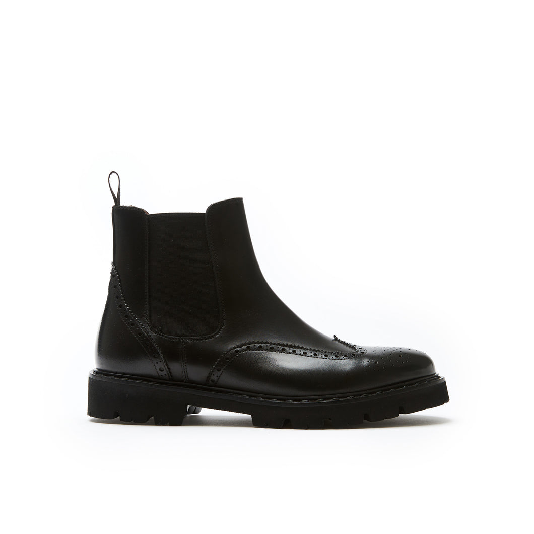 Wing tip chelsea boot black