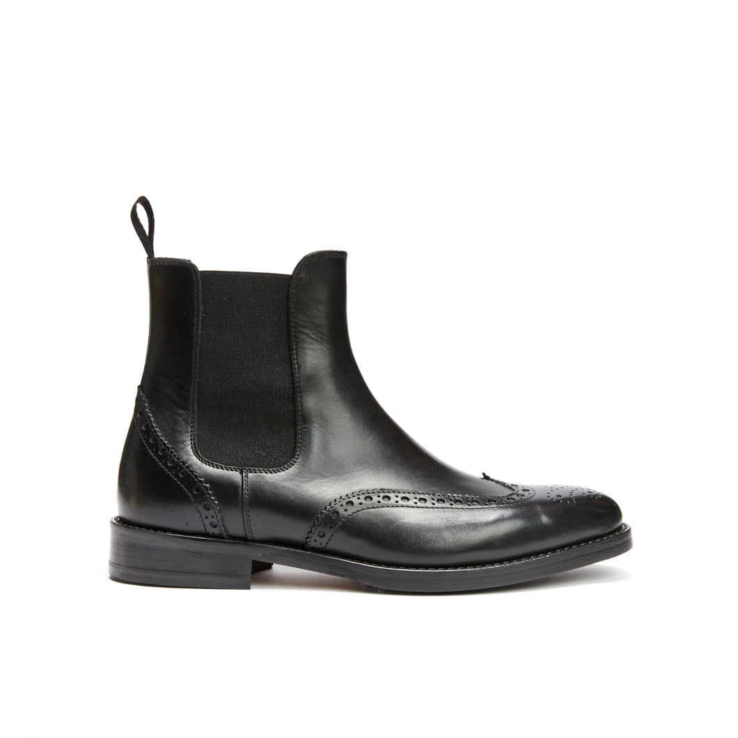 Wing tip chelsea boot black