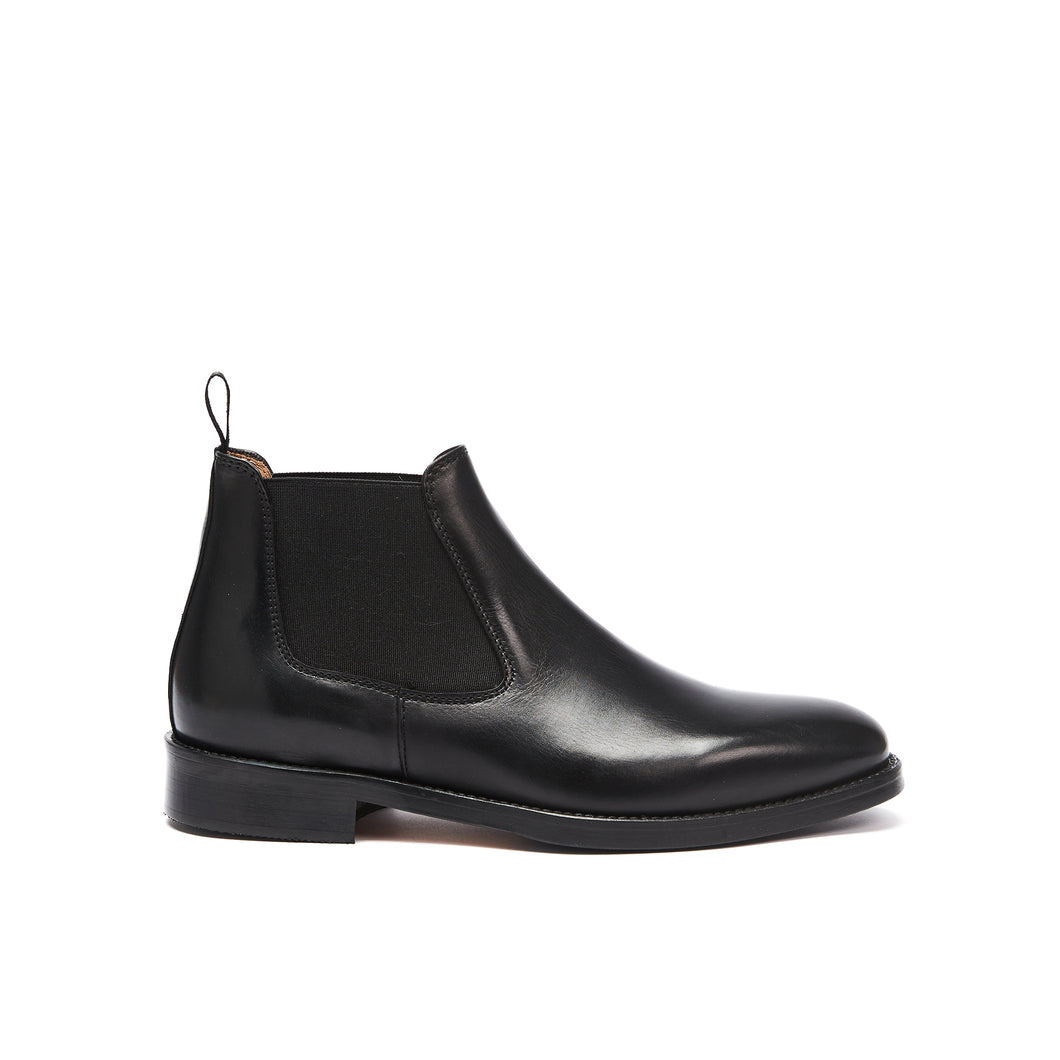 Chelsea boot black British Passport