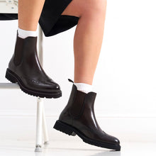 Load image into Gallery viewer, Wing tip chelsea boot dark brown
