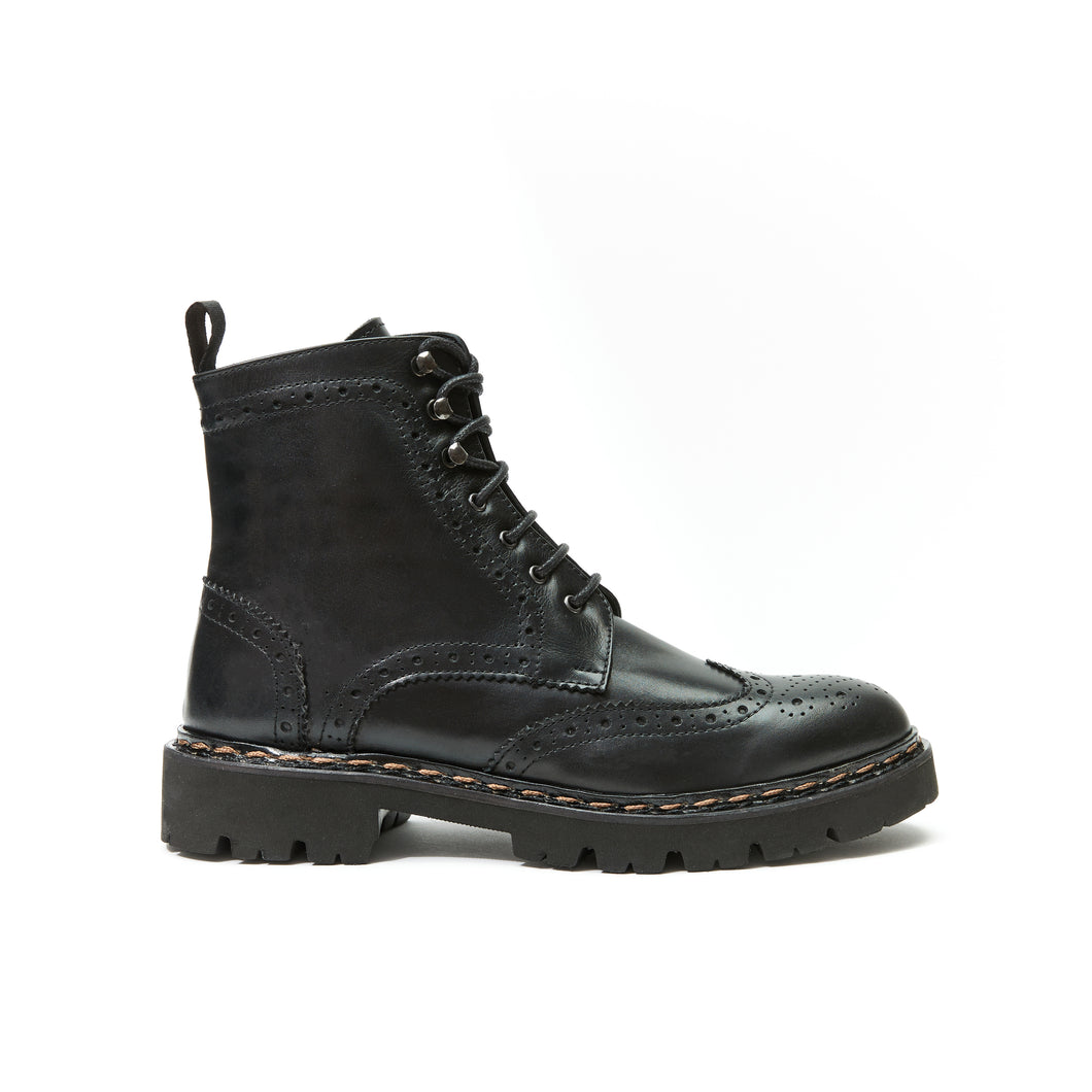 Wing tip derby boot black