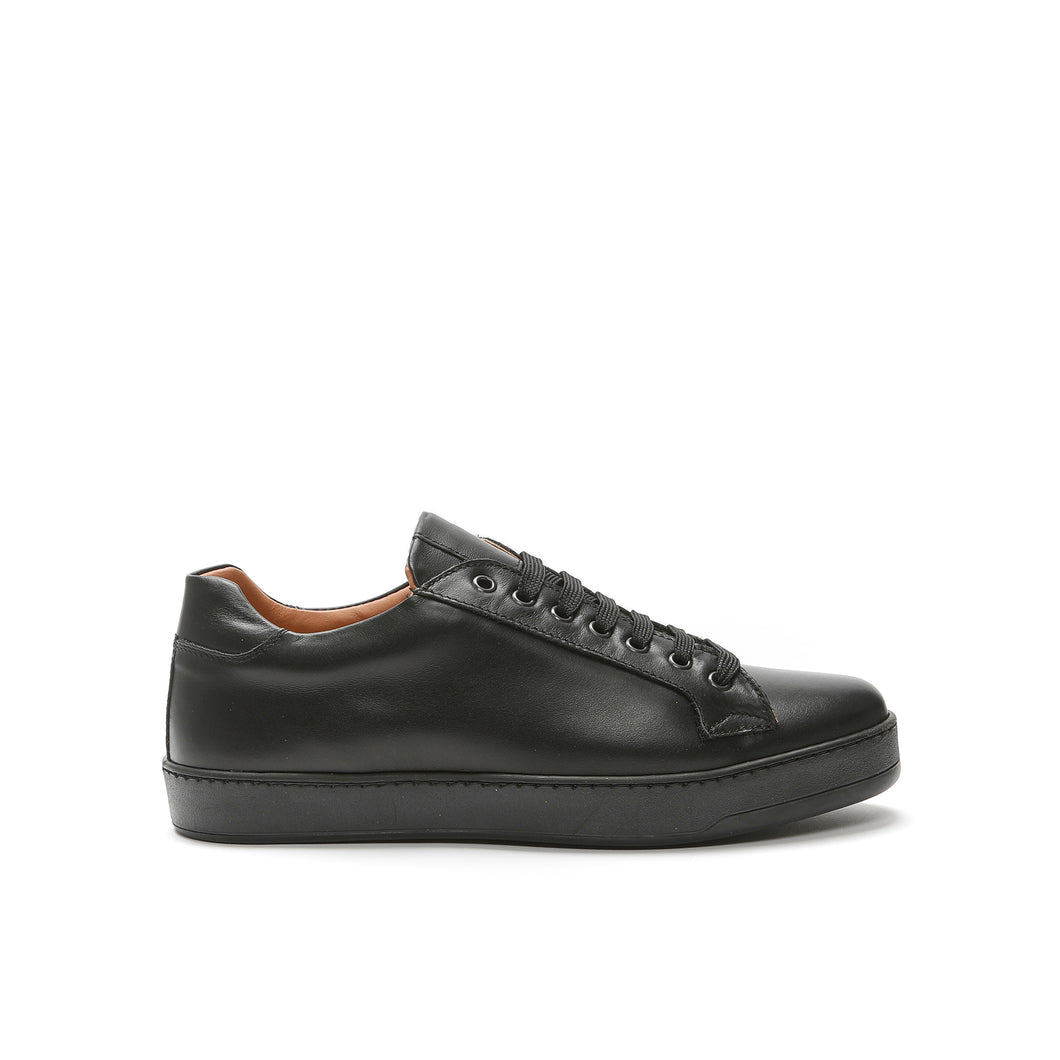 Classic lace-up sneaker black