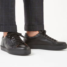 Charger l&#39;image dans la galerie, Classic lace-up sneaker black
