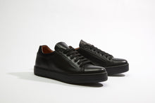Charger l&#39;image dans la galerie, Classic lace-up sneaker black

