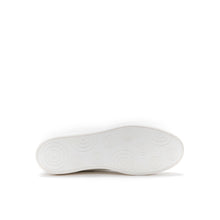 Carica l&#39;immagine nel visualizzatore di Gallery, Classic lace-up sneaker white
