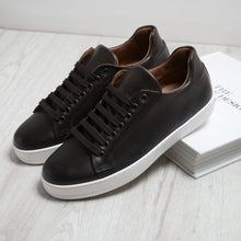 Carica l&#39;immagine nel visualizzatore di Gallery, Classic lace-up sneaker dark brown
