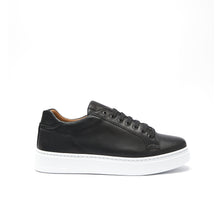 Carica l&#39;immagine nel visualizzatore di Gallery, Classic lace-up sneaker black
