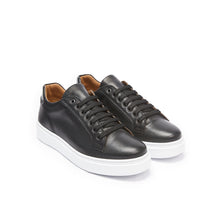 Carica l&#39;immagine nel visualizzatore di Gallery, Classic lace-up sneaker black
