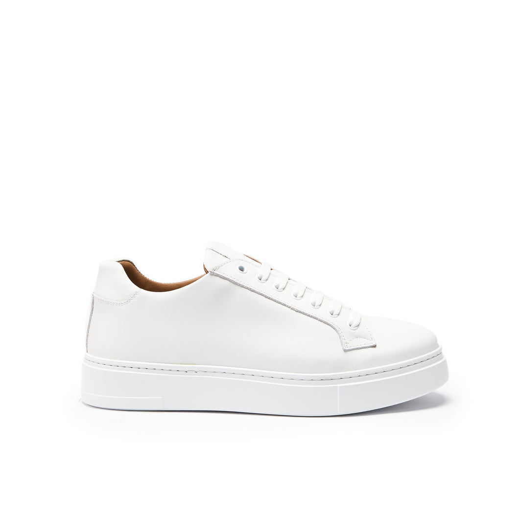 Classic lace-up sneaker white