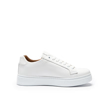 Load image into Gallery viewer, Classic lace-up sneaker white
