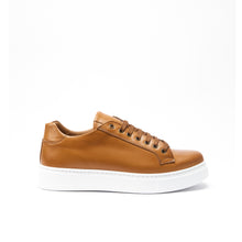 Load image into Gallery viewer, Classic lace-up sneaker tan brown
