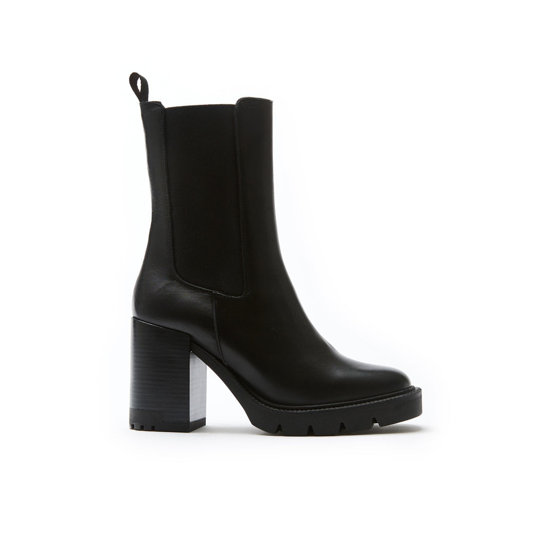 Heeled chelsea boot black