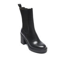 Load image into Gallery viewer, Heeled chelsea boot black
