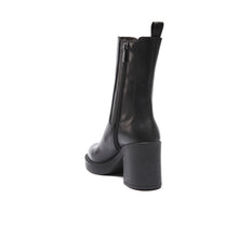 Load image into Gallery viewer, Heeled chelsea boot black
