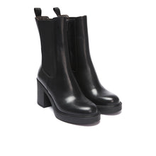 Load image into Gallery viewer, Heeled chelsea boot black
