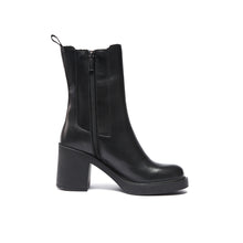 Load image into Gallery viewer, Heeled chelsea boot black
